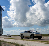 Musk's political baggage clouds prospects for SpaceX-Tesla deal